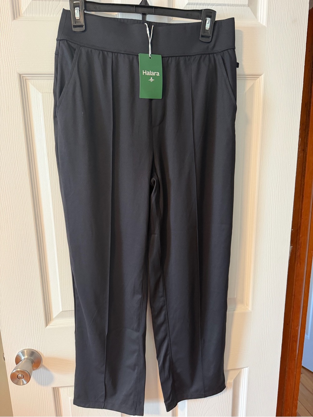 HALARA Black Cropped Active Straight-Leg Pants new with tags
